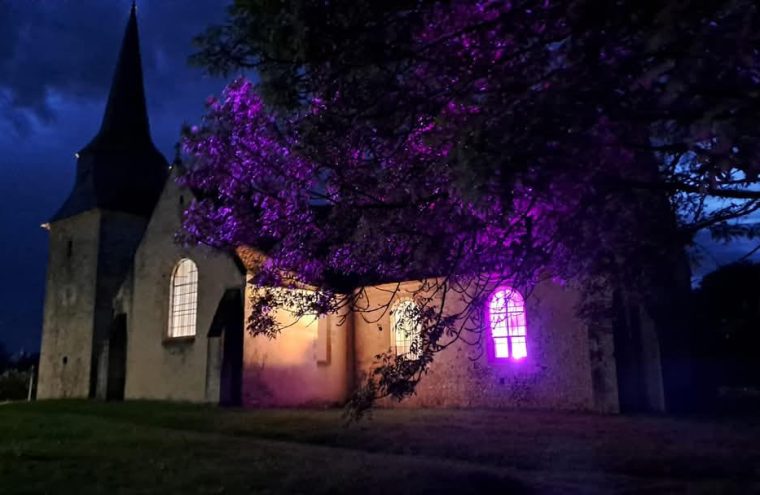 église de Cuy illuminée